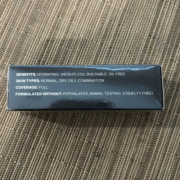 NIB HIDE full coverage concealer & Bundle of 6 other beauty items in MAC bag - Picture 4 of 7